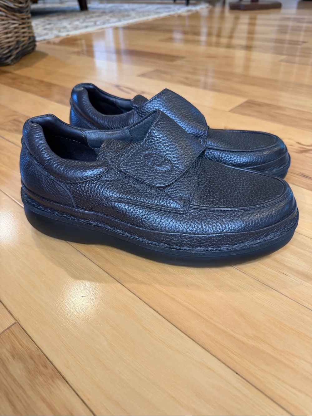 NWOT Propet Men’s 8.5 2E Brown Leather Strap Walking Shoes Comfort Orthopedic